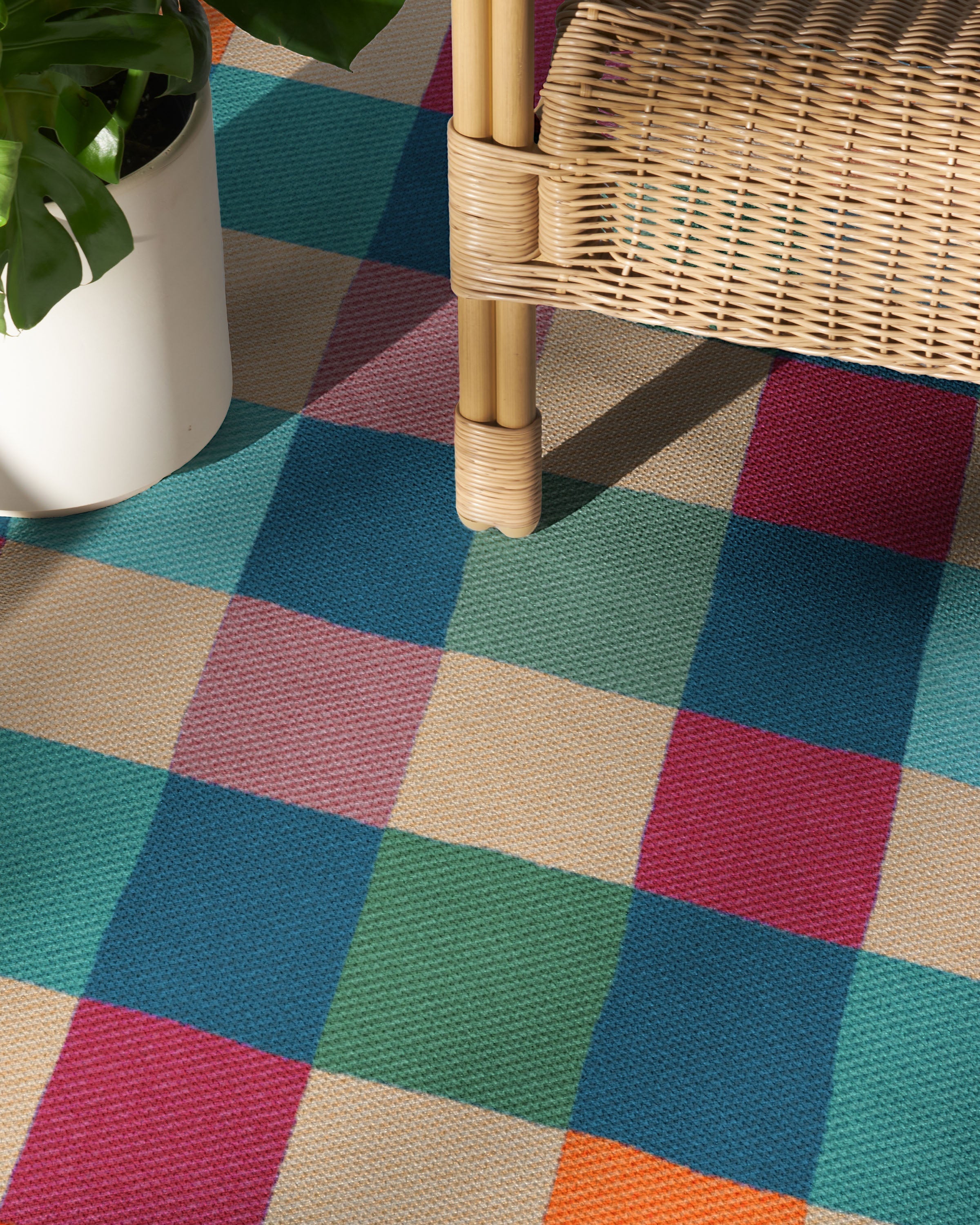 Outdoor Picnic Plaid Pets Rug in PANTONE™ True Blue